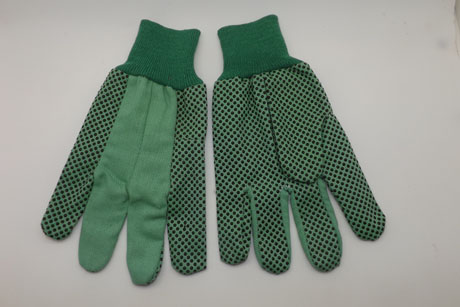 Dotted gloves